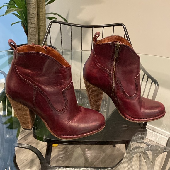 Frye Madeline Ankle Booties 6M - Picture 4 of 10